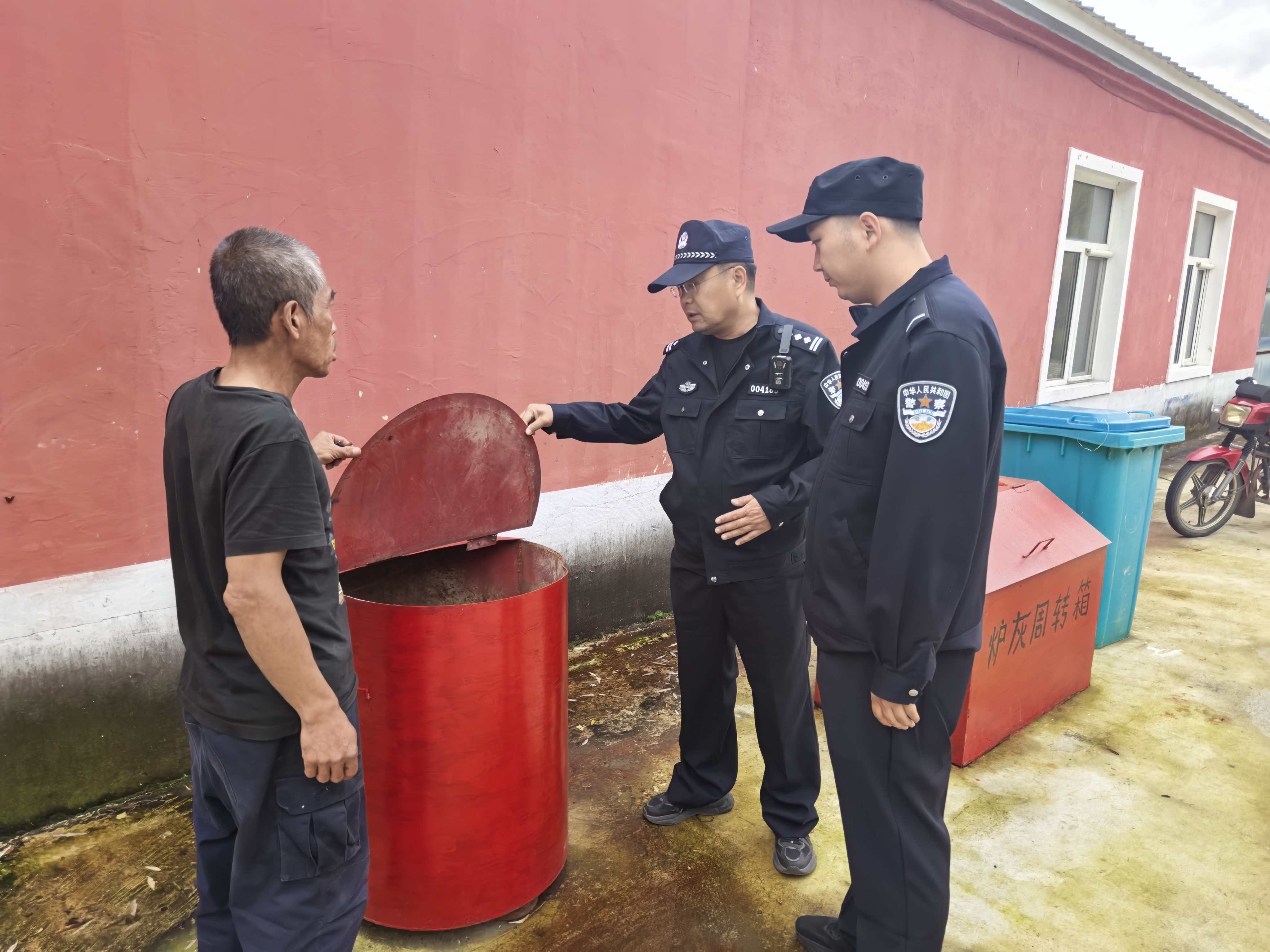 吉文分局開展安全生產專項檢查與秋季防火宣傳活動.jpg