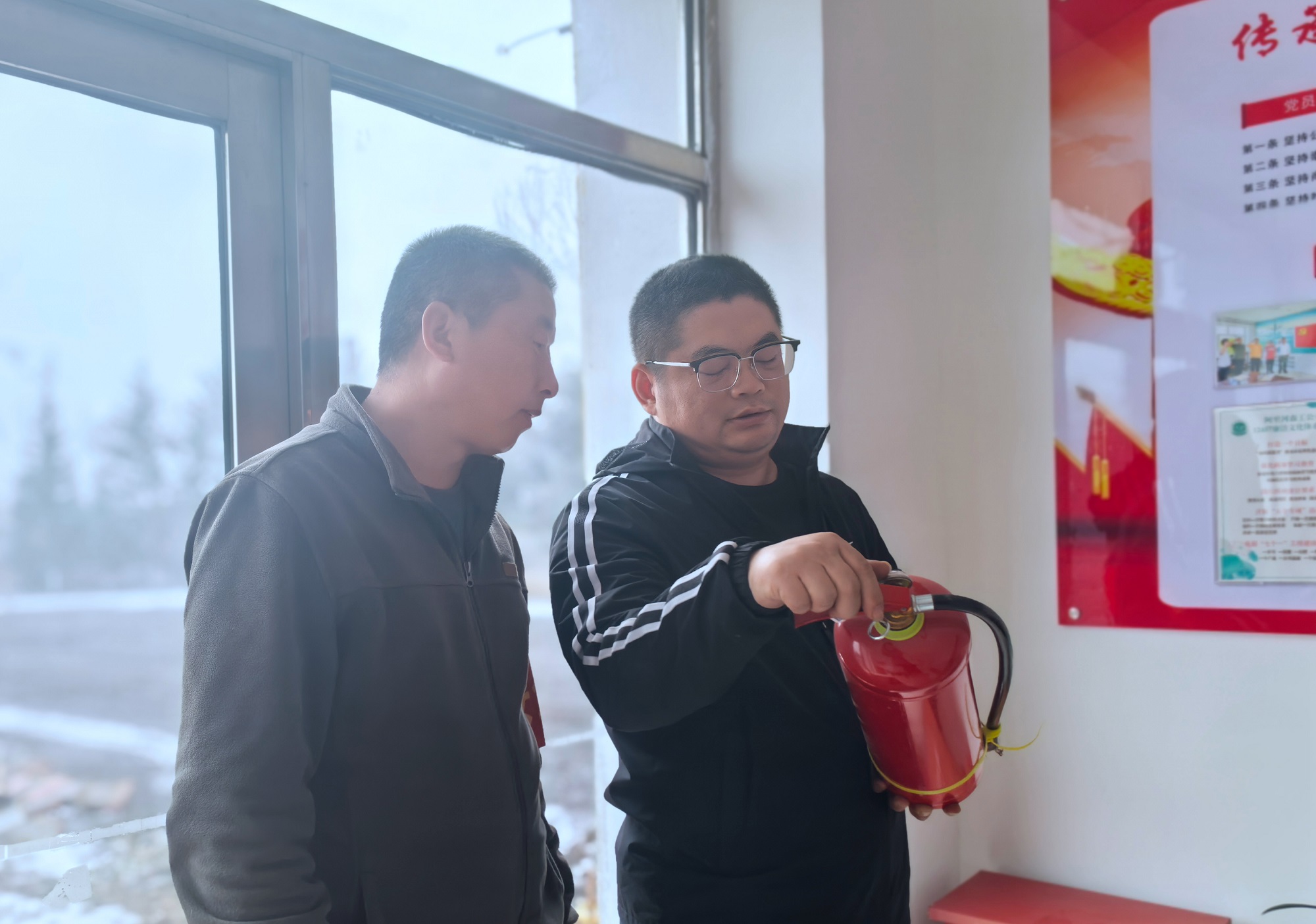 阿里河森工公司伊山經營管護中心開展安全隱患專項排查工作.jpg